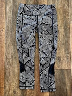 Lululemon Black & White Patterned Athletic Leggings
